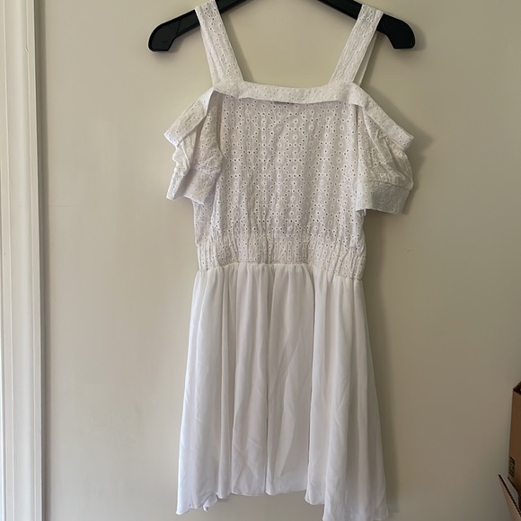 Cute off-shoulder summer white dress - Picture 2 of 12